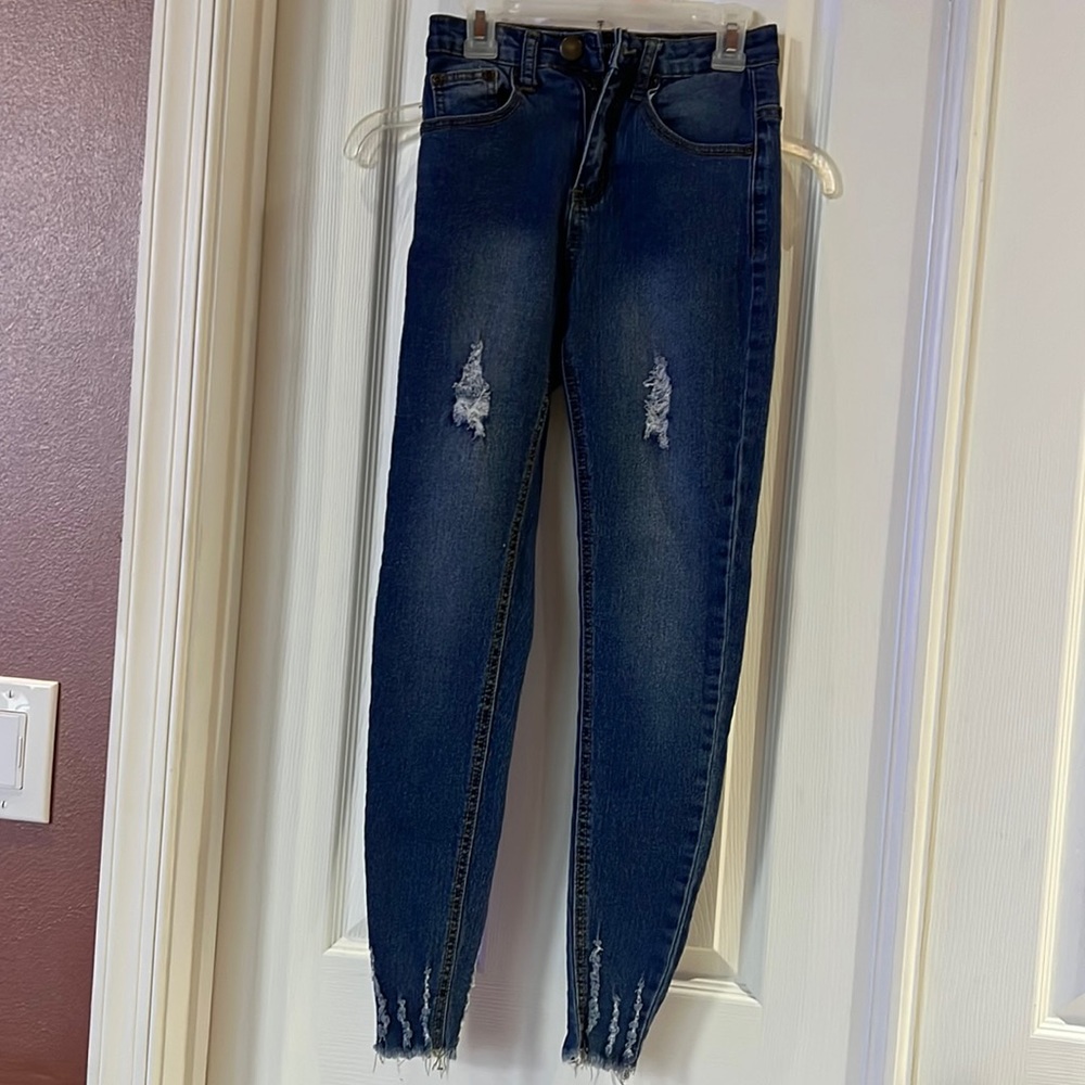 PrettyLittleThings cropped skinny jeans size 4